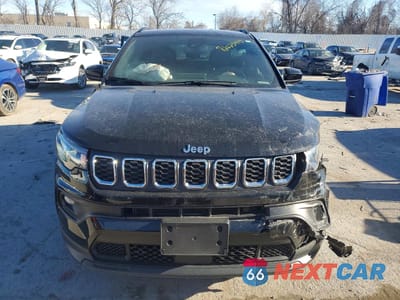 Piąte zdjęcie samochodu w środku: 2024 JEEP COMPASS LATITUDE VIN:3C4NJDBNXRT115451 - miniatura