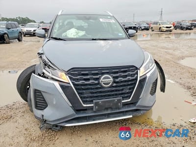 Piąte zdjęcie samochodu w środku: 2021 NISSAN KICKS SV VIN:3N1CP5CV4ML470900 - miniatura