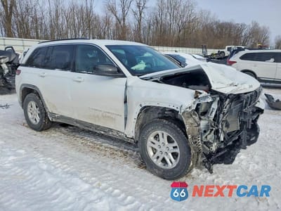 Czwarte zdjęcie samochodu z boku: 2025 JEEP GRAND CHEROKEE LAREDO VIN:1C4RJHAG2SC293724 - miniatura