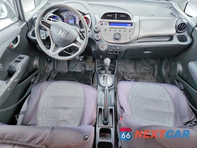 Zdjęcie 8 z 12 samochodu: 2010 HONDA FIT VIN:JHMGE8H21AS001621 - miniatura