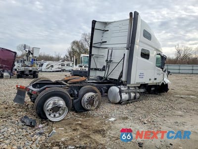 Czwarte zdjęcie samochodu z boku: 2019 VOLVO VNL SEMI TRUCK VIN:4V4NC9EH7KN214669 - miniatura