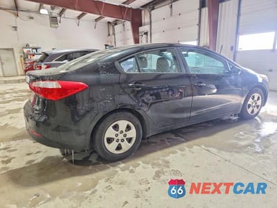 Trzecie zdjęcie samochodu z tyłu: 2015 KIA FORTE LX VIN:KNAFK4A66F5407375 - miniatura