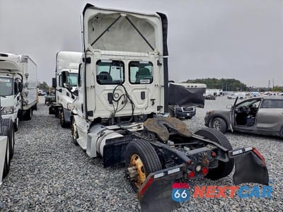 Trzecie zdjęcie samochodu z tyłu: 2017 FREIGHTLINER CASCADIA 113 SEMI TRUCK VIN:3AKBGADV5HSJD0486 - miniatura