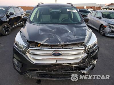 Piąte zdjęcie samochodu w środku: 2018 FORD ESCAPE SE VIN:1FMCU0GD0JUD22069 - miniatura