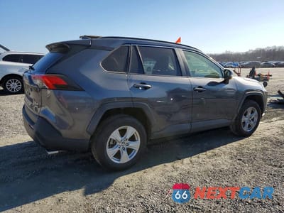 Trzecie zdjęcie samochodu z tyłu: 2020 TOYOTA RAV4 XLE VIN:JTMP1RFV8LD054372 - miniatura