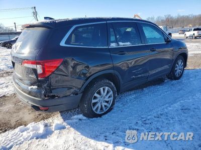 Trzecie zdjęcie samochodu z tyłu: 2021 HONDA PILOT LX VIN:5FNYF6H13MB007064 - miniatura
