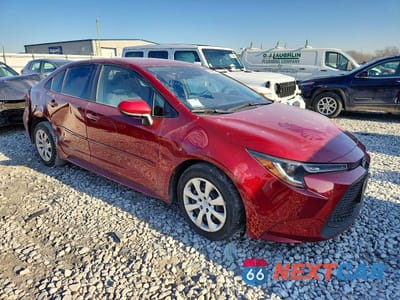 Czwarte zdjęcie samochodu z boku: 2022 TOYOTA COROLLA LE VIN:JTDEPMAEXNJ212277 - miniatura