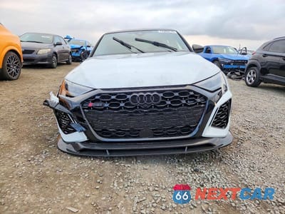 Piąte zdjęcie samochodu w środku: 2024 AUDI RS3 VIN:WUAG4DGYXRA909931 - miniatura
