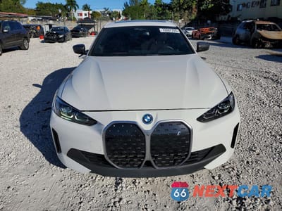 Piąte zdjęcie samochodu w środku: 2023 BMW I4 EDRIVE 35 VIN:WBY43AW05PFR08357 - miniatura