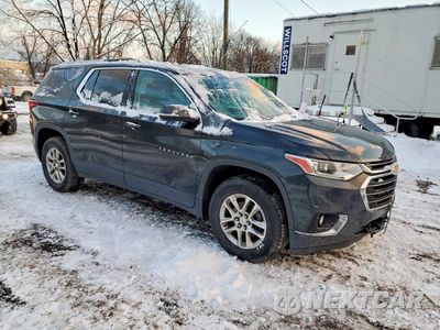 Czwarte zdjęcie samochodu z boku: 2018 CHEVROLET TRAVERSE LT VIN:1GNERGKW9JJ187053 - miniatura