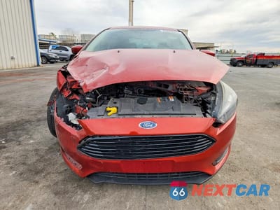 Piąte zdjęcie samochodu w środku: 2018 FORD FOCUS SE VIN:1FADP3FE2JL270886 - miniatura
