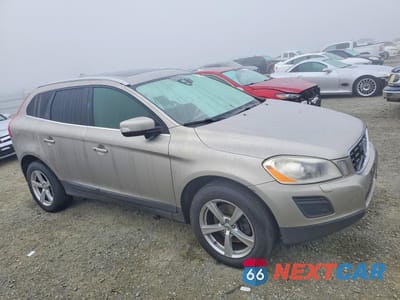 Czwarte zdjęcie samochodu z boku: 2013 VOLVO XC60 3.2 VIN:YV4952DL5D2444796 - miniatura
