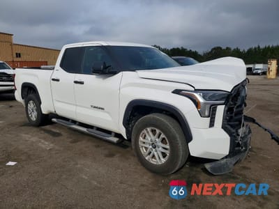 Czwarte zdjęcie samochodu z boku: 2025 TOYOTA TUNDRA SR5 VIN:5TFLA5DA1SX285425 - miniatura