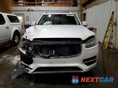 Piąte zdjęcie samochodu w środku: 2019 VOLVO XC90 T6 MOMENTUM VIN:YV4A22PK2K1432150 - miniatura