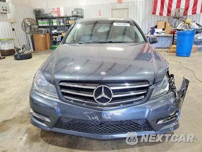 Piąte zdjęcie samochodu w środku: 2014 MERCEDES-BENZ C 250 VIN:WDDGF4HB4EG226850 - miniatura