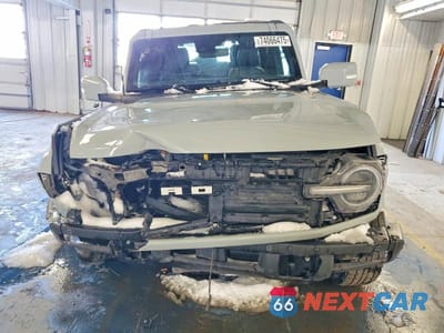Piąte zdjęcie samochodu w środku: 2022 FORD BRONCO BASE VIN:1FMEE5DP5NLB23306 - miniatura