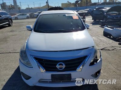 Piąte zdjęcie samochodu w środku: 2017 NISSAN VERSA S VIN:3N1CN7APXHL845183 - miniatura
