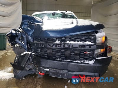 Piąte zdjęcie samochodu w środku: 2019 CHEVROLET SILVERADO K1500 TRAIL BOSS CUSTOM VIN:1GCPYCEH7KZ400305 - miniatura