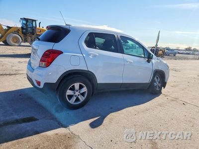 Trzecie zdjęcie samochodu z tyłu: 2022 CHEVROLET TRAX LS VIN:KL7CJKSM6NB548549 - miniatura