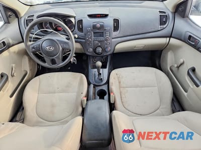 Zdjęcie 8 z 12 samochodu: 2010 KIA FORTE LX VIN:KNAFT4A26A5285068 - miniatura