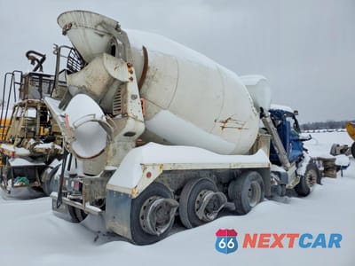 Czwarte zdjęcie samochodu z boku: 2023 INTERNATIONAL HX620 READY MIX TRUCK VIN:3HTPCTZT4PN210450 - miniatura