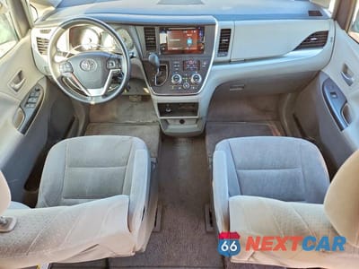 Zdjęcie 8 z 12 samochodu: 2015 TOYOTA SIENNA LE 8-PASSENGER VIN:5TDKK3DC0FS576931 - miniatura