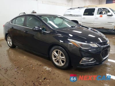 Czwarte zdjęcie samochodu z boku: 2016 CHEVROLET CRUZE LT VIN:1G1BE5SM7G7282056 - miniatura