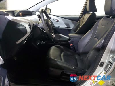Zdjęcie 7 z 13 samochodu: 2016 TOYOTA PRIUS TWO VIN:JTDKBRFU6G3503509 - miniatura