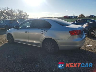 Drugie zdjęcie samochodu z przodu: 2013 VOLKSWAGEN JETTA BASE VIN:3VW2K7AJ8DM430930 - miniatura