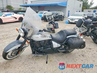 Trzecie zdjęcie samochodu z tyłu: 2021 KAWASAKI VN900 B VIN:JKAVN2B10MA100361 - miniatura