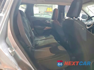 Zdjęcie 11 z 12 samochodu: 2018 JEEP CHEROKEE LATITUDE VIN:1C4PJMCB1JD609849 - miniatura