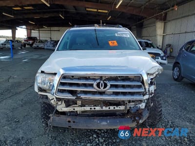 Piąte zdjęcie samochodu w środku: 2011 TOYOTA SEQUOIA PLATINUM VIN:5TDDW5G17BS041415 - miniatura