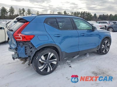Trzecie zdjęcie samochodu z tyłu: 2025 VOLVO XC40 ULTRA VIN:YV4L12UM3S2453889 - miniatura