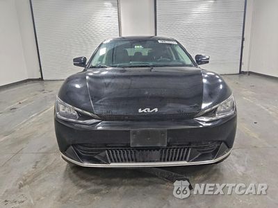 Piąte zdjęcie samochodu w środku: 2023 KIA EV6 LIGHT VIN:KNDC34LA3P5612206 - miniatura