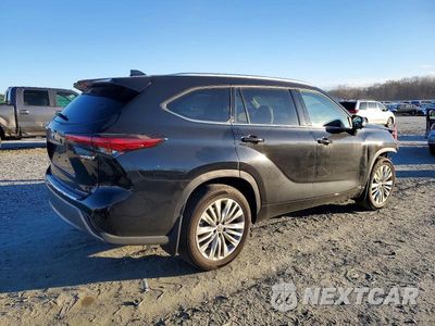 Trzecie zdjęcie samochodu z tyłu: 2023 TOYOTA HIGHLANDER HYBRID LIMITED VIN:5TDEBRCH9PS131814 - miniatura
