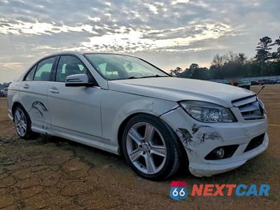 Czwarte zdjęcie samochodu z boku: 2010 MERCEDES-BENZ C 300 VIN:WDDGF5EB1AF372911 - miniatura