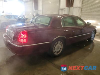 Trzecie zdjęcie samochodu z tyłu: 2008 LINCOLN TOWN CAR SIGNATURE LIMITED VIN:2LNHM82VX8X656083 - miniatura