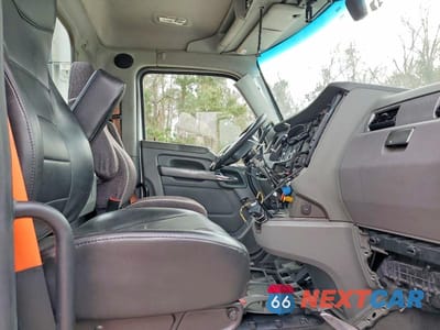 Piąte zdjęcie samochodu w środku: 2019 KENWORTH CONSTRUCTION T680 VIN:1XKYA48X1KJ297306 - miniatura