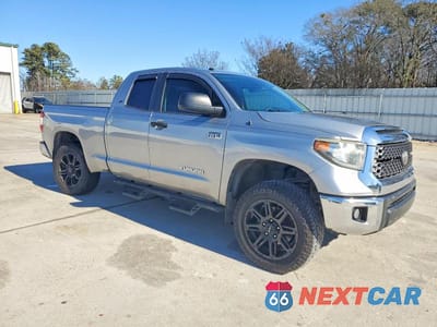 Czwarte zdjęcie samochodu z boku: 2019 TOYOTA TUNDRA DOUBLE CAB SR VIN:5TFRY5F17KX247734 - miniatura