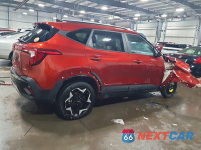 Trzecie zdjęcie samochodu z tyłu: 2025 KIA SELTOS S VIN:KNDEUCAA3S7767189 - miniatura