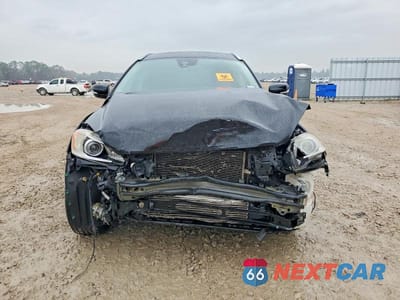 Piąte zdjęcie samochodu w środku: 2017 VOLVO XC60 T5 DYNAMIC VIN:YV440MDR7H2223215 - miniatura