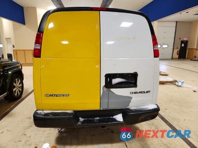Zdjęcie 6 z 13 samochodu: 2019 CHEVROLET EXPRESS G2500 VIN:1GCWGAFPXK1336624 - miniatura