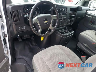 Zdjęcie 8 z 13 samochodu: 2018 CHEVROLET EXPRESS 2500 DELIVERY VAN VIN:1GCWGAFP2J1207162 - miniatura