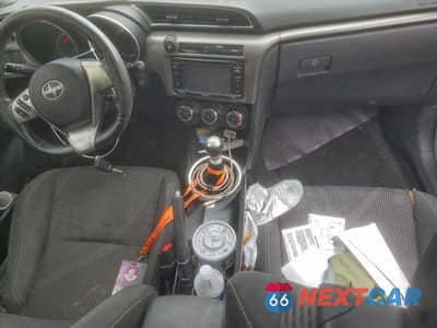 Zdjęcie 8 z 13 samochodu: 2014 TOYOTA SCION TC VIN:JTKJF5C71E3066676 - miniatura