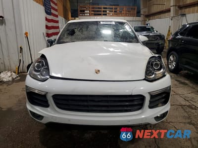 Piąte zdjęcie samochodu w środku: 2016 PORSCHE CAYENNE SE HYBRID VIN:WP1AE2A22GLA58345 - miniatura
