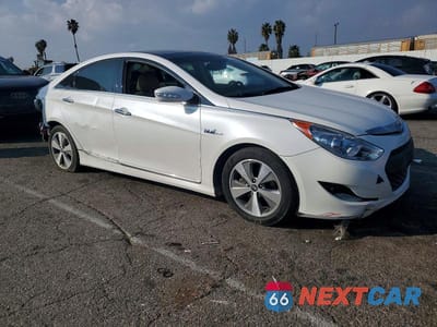 Czwarte zdjęcie samochodu z boku: 2012 HYUNDAI SONATA HYBRID VIN:KMHEC4A43CA030691 - miniatura