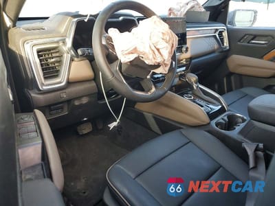 Zdjęcie 8 z 12 samochodu: 2025 GMC CANYON DENALI VIN:1GTP2FEK0S1243603 - miniatura