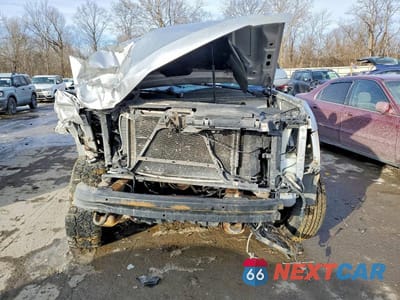 Piąte zdjęcie samochodu w środku: 2014 CHEVROLET SUBURBAN K1500 LT VIN:1GNSKJE71ER136470 - miniatura