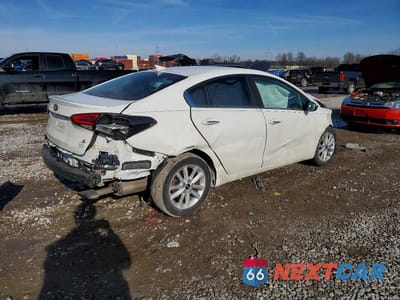 Trzecie zdjęcie samochodu z tyłu: 2017 KIA FORTE LX VIN:3KPFL4A70HE024239 - miniatura