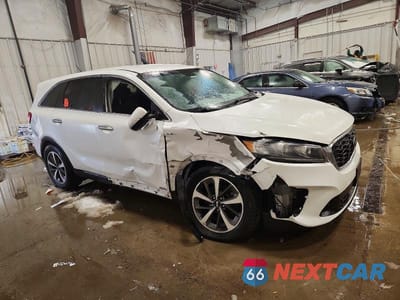 Czwarte zdjęcie samochodu z boku: 2020 KIA SORENTO LX V6 VIN:5XYPGDA50LG683523 - miniatura